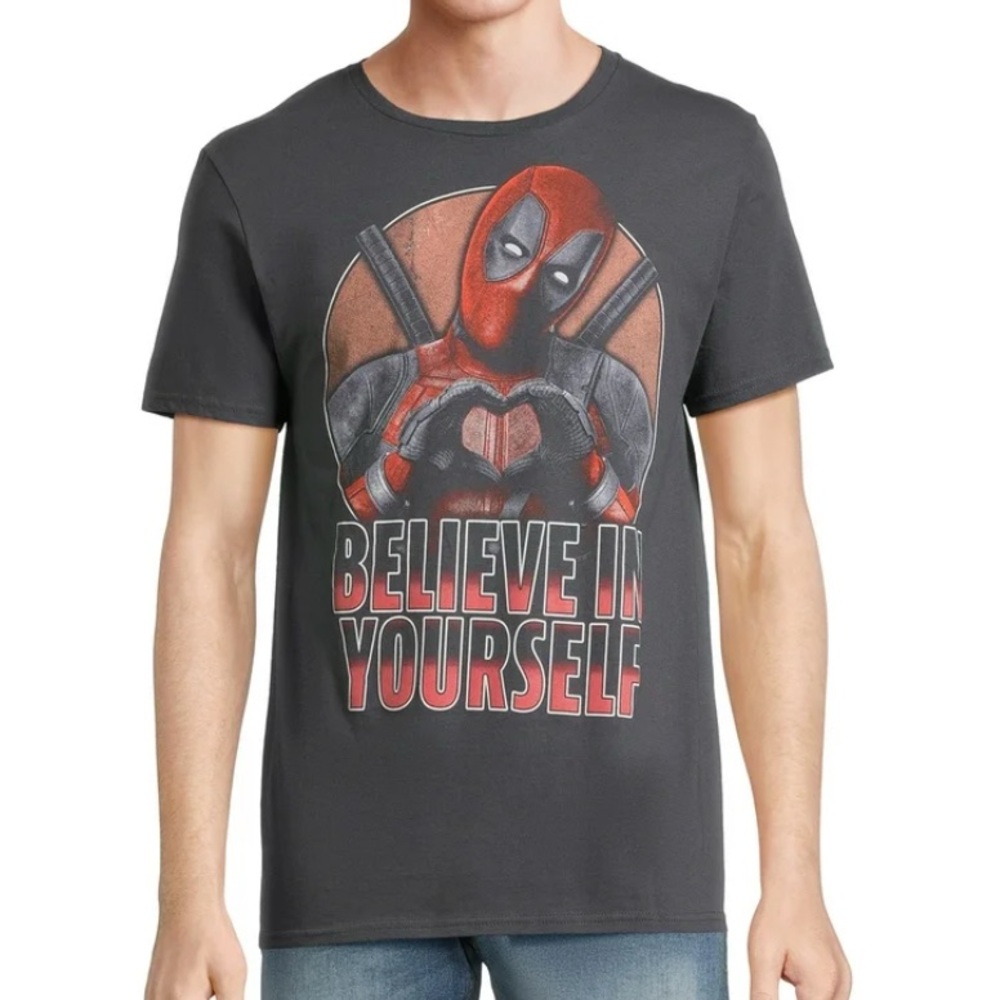 NWT men’s small t shirt Deadpool stretchy 719